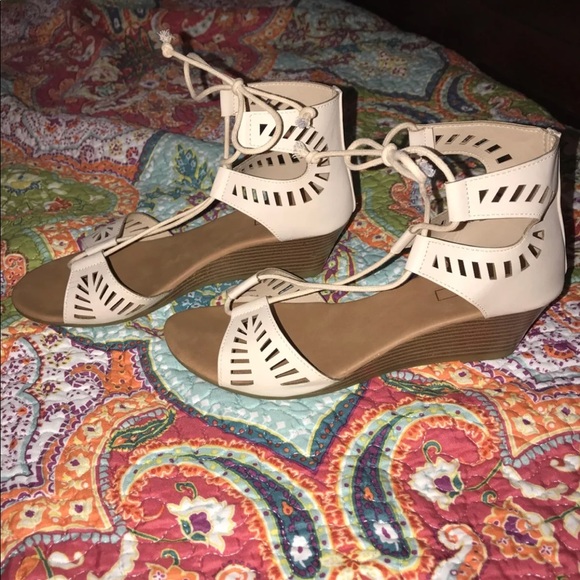 Nude lace up wedges size 7.5 - Picture 2 of 5